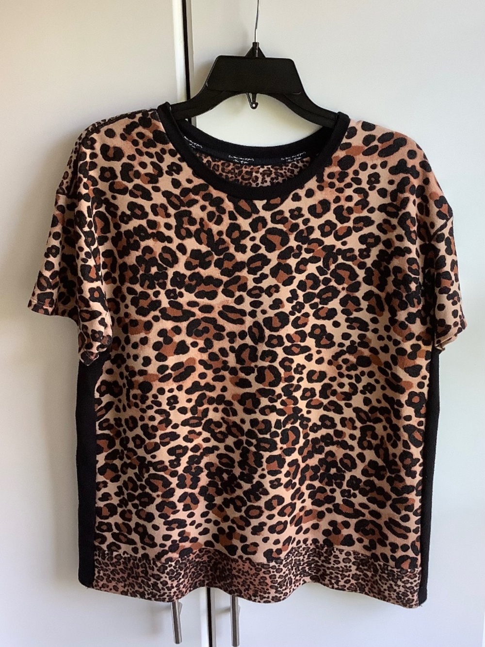 Kensie Leopard Print Short Sleeve Top Animal Print Blouse Black Side Panels, XL